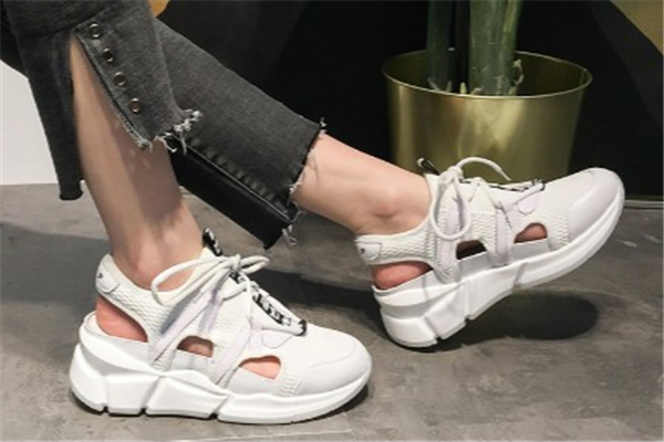 小白鞋什么季節(jié)穿？適合穿小白鞋的季節(jié)