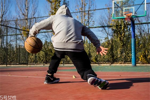 nike kyrie 5歐文5實(shí)戰(zhàn)測評 不能錯過的上腳報(bào)告