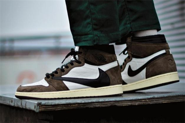 travis scott聯(lián)名aj1反鉤多少錢 市場(chǎng)價(jià)炒至上萬