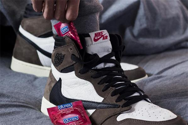 travis scott聯(lián)名aj1反鉤多少錢 市場(chǎng)價(jià)炒至上萬