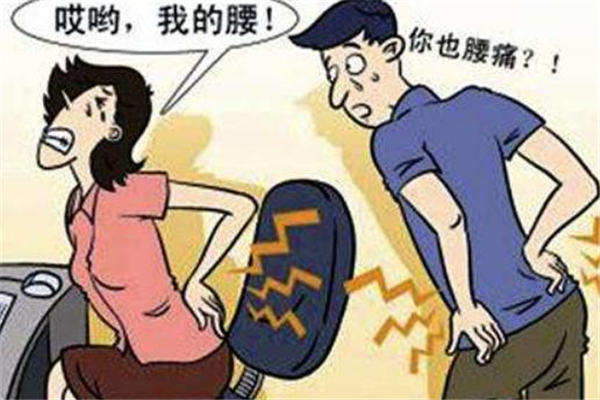 脊椎側(cè)彎造成胸悶、背部疼痛