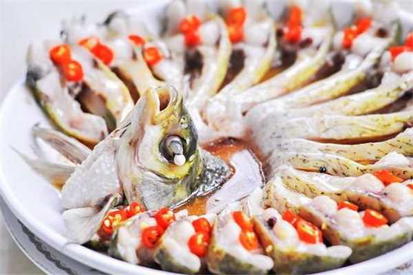 白鯧魚(yú)和金鯧魚(yú)哪個(gè)好 白鯧魚(yú)和金鯧魚(yú)區(qū)別對(duì)比