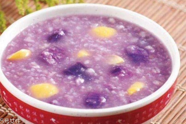 紫薯粥的營養(yǎng)價(jià)值有什么呢 怎么自作紫薯粥呢