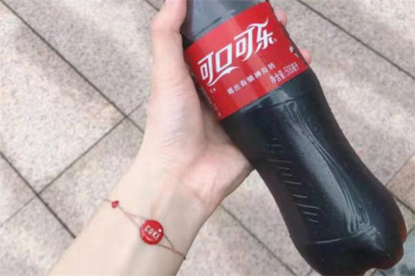 肥宅快樂(lè)水手鏈多少錢 周大?？煽诳蓸?lè)手鏈價(jià)格