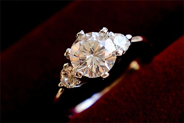 婚戒可以買兩對(duì)嗎 婚戒可以買不同品牌的嗎