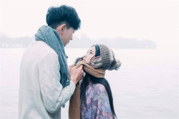 前任結婚了還能聯(lián)系嗎 前任結婚了還聯(lián)系我是什么意思