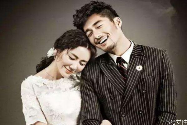 嫁給愛情還是嫁給金錢 結婚物質(zhì)重要還是愛情