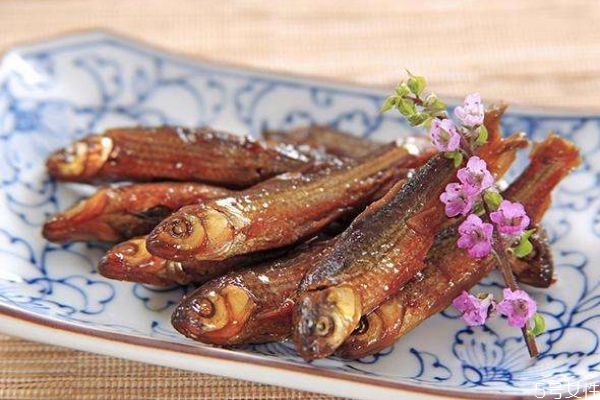麥穗魚應(yīng)該沒(méi)在挑選呢 麥穗魚怎么做好吃呢