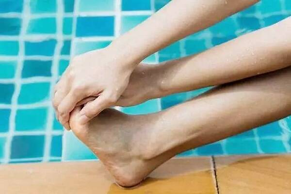 小腿抽筋怎么緩解 睡覺(jué)時(shí)小腿抽筋的原因