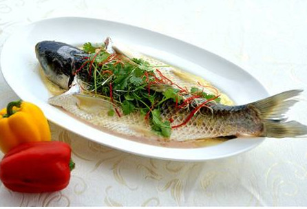 做清蒸魚(yú)的技巧 清蒸魚(yú)用什么魚(yú)好吃