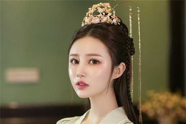 漢服發(fā)冠怎么戴 漢服發(fā)冠日?？梢源鲉?></p><h3 style=