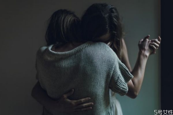 兩口子打架動(dòng)手了咋辦 夫妻動(dòng)手打架正常嗎