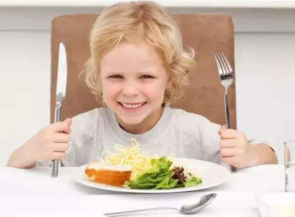 怎么有效預防寶寶噎食 寶寶噎食急救誤區(qū)有哪些