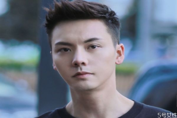 男人為什么會(huì)長黃褐斑 男人臉上長黃褐斑是什么原因