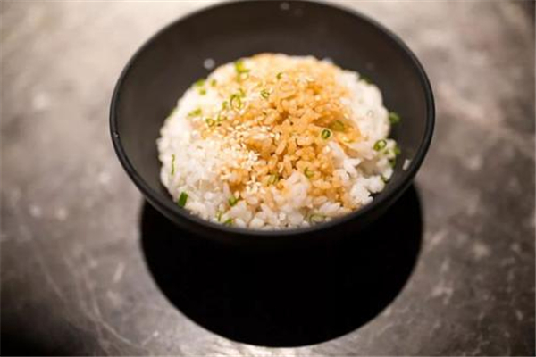 牛油拌飯會(huì)不會(huì)很油膩 牛油拌飯用的是黃油嗎