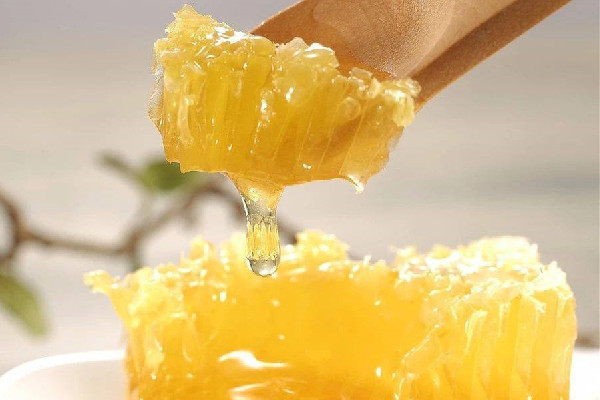 蜂蜜買(mǎi)結(jié)晶的好還是液態(tài)的好 買(mǎi)蜂蜜怎么挑選