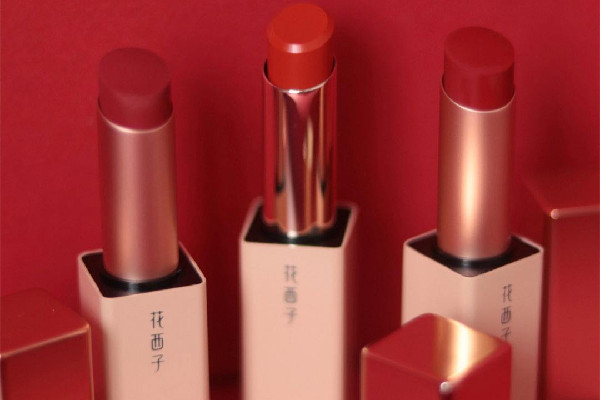 口紅掉色沾杯怎么辦 口紅掉色太嚴重說明了什么
