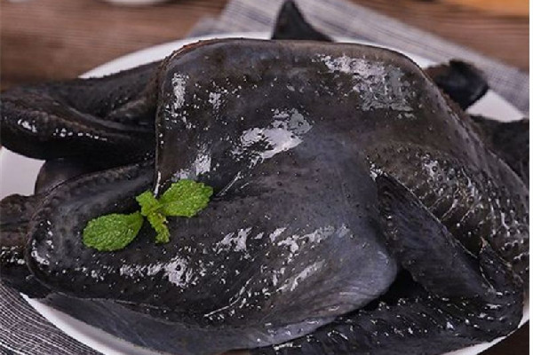 烏雞買(mǎi)公的好還是母的好 烏雞燉湯配什么最好