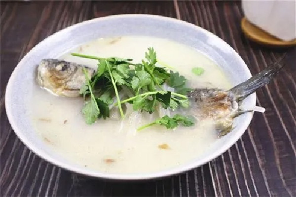 鯽魚湯有腥味怎么去除 鯽魚湯怎么做既沒(méi)有腥味又鮮