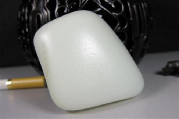 羊脂玉和和田玉哪個(gè)好 羊脂玉是什么玉值錢(qián)嗎
