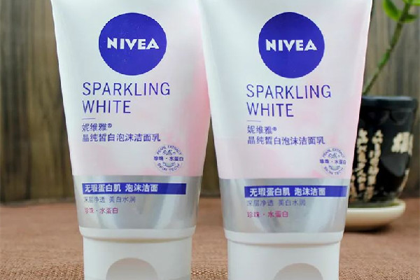 妮維雅洗面奶有致痘成分嗎 妮維雅洗面奶會導致閉口嗎
