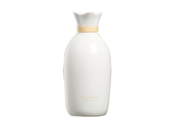 乳液要避開(kāi)眼周圍部分嗎 乳液的正確涂抹方法