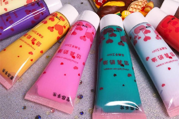奶油膠適合什么材質(zhì)的手機(jī)殼 奶油膠會發(fā)黃嗎