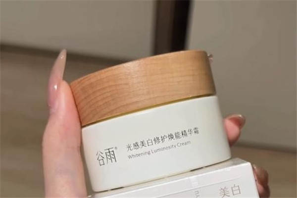 深夜刷劇加班后，如何快速“回春”？谷雨光感水+奶罐急救方案