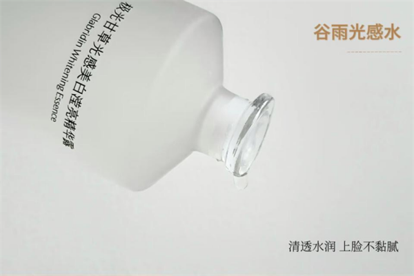 油皮救星！谷雨光感水擊退油光暗沉，養(yǎng)出通透發(fā)光肌